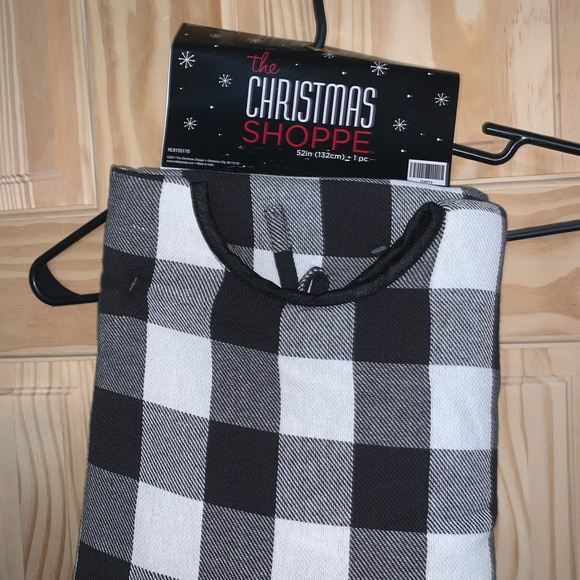 The Christmas Shoppe NWT black/white buffalo checked tree skirt - Picture 2 of 4